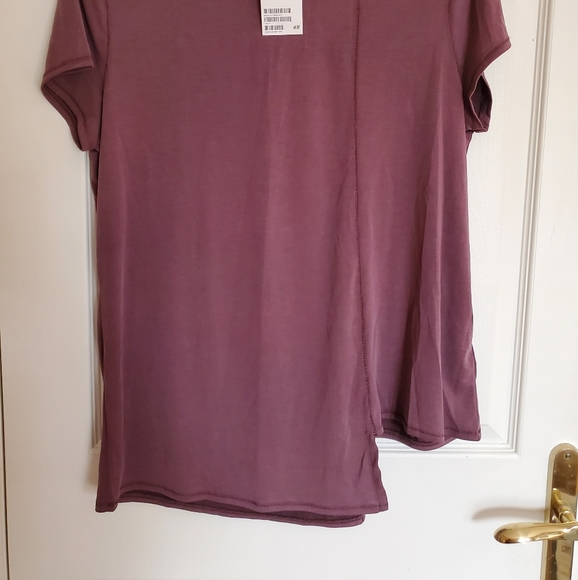 Maroon asymmetrical hem top - Picture 2 of 2